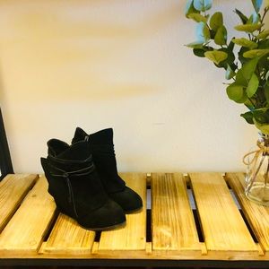 BCBGeneration black booties size 10M